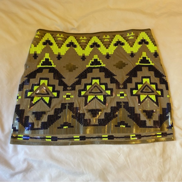 EXPRESS Sequined spandex tube Skirt Size XS TP; Aztec design brown/yellow multi - Picture 8 of 8
